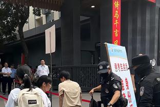 科尔：追梦是防守天才 他抢到进攻板助攻克莱三分是本场最佳