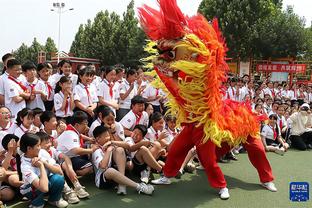 布冯发推祝贺帕尔马重返意甲：祝贺全队和俱乐部，去享受吧！